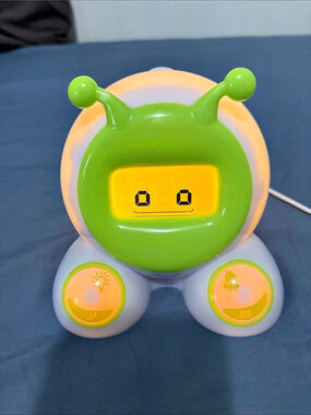 OK to Wake! Alarm Clock & Night-Light Green